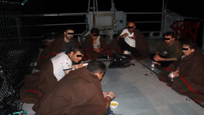 Marinha portuguesa apanha veleiro de traficantes com clandestinos - TVI