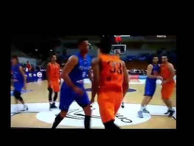VÍDEO: esmurra adversário, lesiona-se e falha europeu de basquetebol - TVI