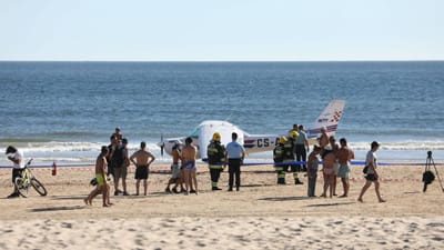Piloto "falhou" na aterragem do avião na praia da Caparica - TVI