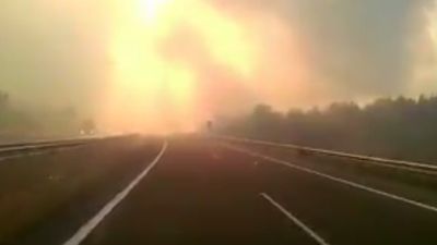 Incêndio em Espanha invade autoestrada - TVI