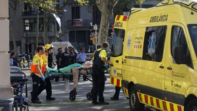 Carrinha atropela dezenas de pessoas nas Ramblas, em Barcelona - TVI