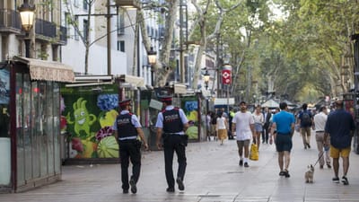 Detidos em França três suspeitos com ligação aos atentados de Barcelona - TVI