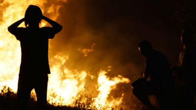 Voluntário recusado pelos bombeiros ajuda a salvar do fogo dezenas de casas em Mação - TVI