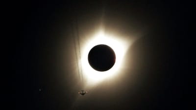 Eclipse do Sol que permitiu validar Teoria da Relatividade Geral faz 100 anos - TVI