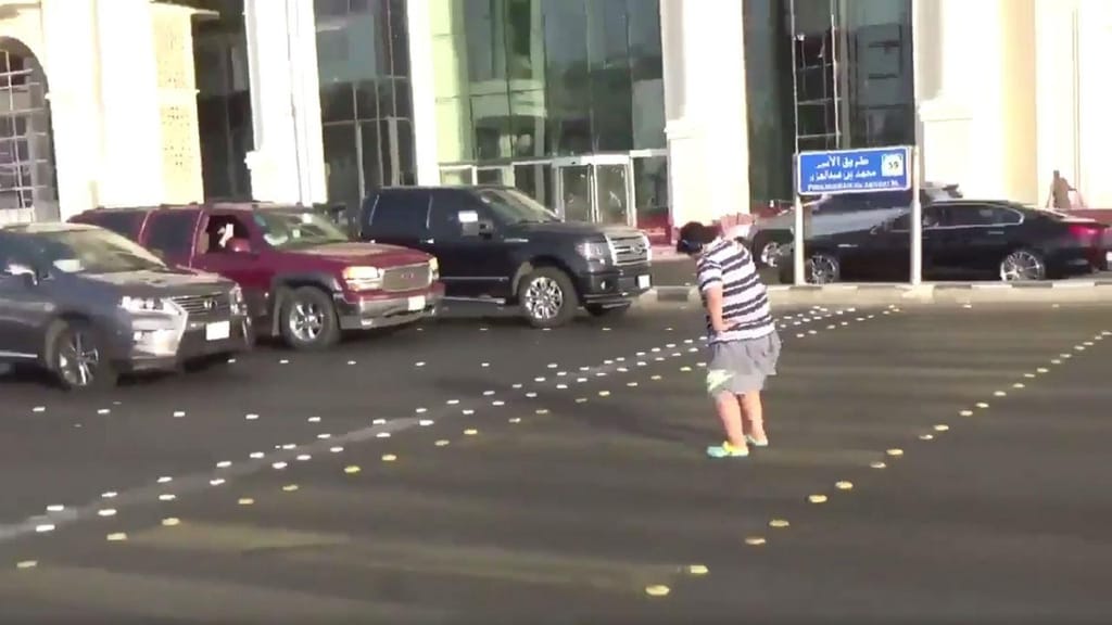 Rapaz preso por dançar Macarena num sinal de trânsito da Arábia Saudita