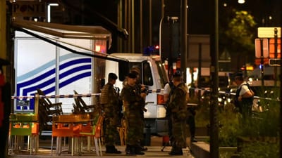 Homem ataca soldados em Bruxelas e é abatido - TVI