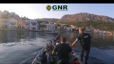 GNR resgata mais 60 migrantes no mar Egeu - TVI
