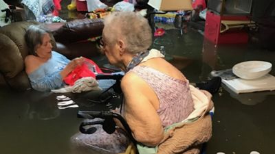Furacão Harvey: idosos quase submersos salvos a tempo graças à internet - TVI