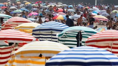Reforçada vigilância nas praias este fim de semana devido ao calor - TVI