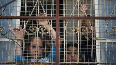 Tribunais de Família decretam visitas de pais agressores a filhos em casas de abrigo - TVI