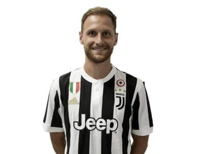 Juventus paga 3,5 milhões de euros por empréstimo de Höwedes - TVI