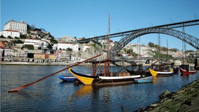Turistas "apanham" carteirista de 65 anos na baixa do Porto - TVI