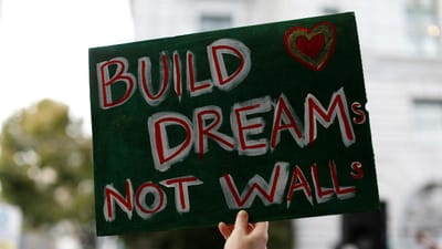 Democratas chegam a acordo com Trump para proteger jovens imigrantes - TVI