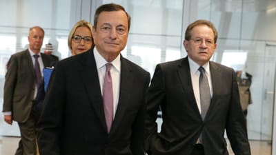 Banco Central Europeu corta compra de dívida para metade em janeiro - TVI