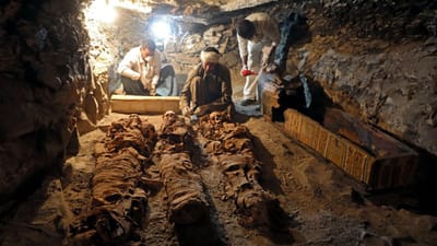 Egito anuncia descoberta de túmulo com 3.500 anos - TVI