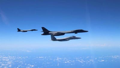 Bombardeiros dos EUA voam junto à Coreia do Norte em sinal de aviso - TVI
