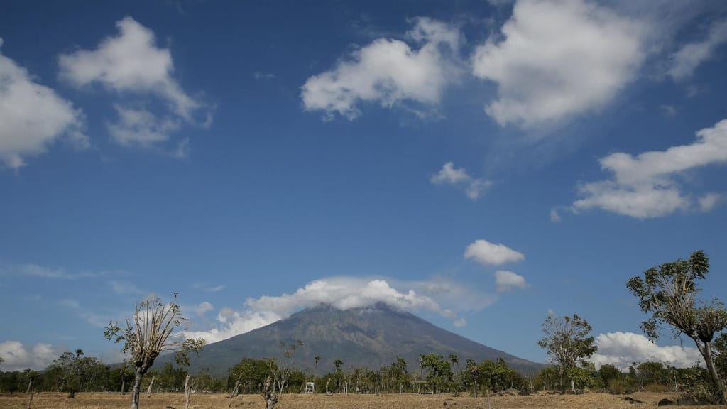 Receio de erupção obriga a retirar milhares de pessoas em Bali