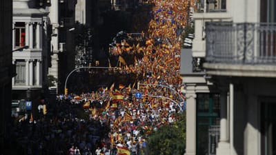 "Maioria silenciosa" saiu à rua na Catalunha e fez barulho - TVI