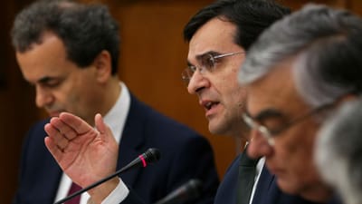 Governo reconhece acumulação de dívida no SNS, mas empurra para 2018 - TVI