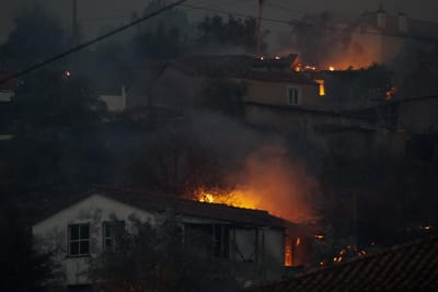 Incêndios: Proteção Civil admite que número de mortos pode chegar aos 20 - TVI