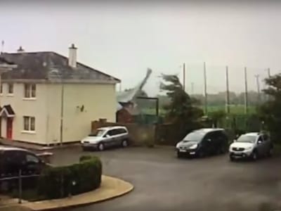 VÍDEO: furacão Ophelia destruiu cobertura de estádio na Irlanda - TVI