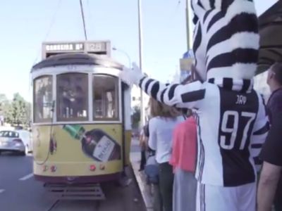 VÍDEO: mascote da Juve em Lisboa (a passear e não só...) - TVI