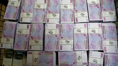 Pelo menos 10,6 mil milhões de euros saíram para paraísos fiscais em 2017 - TVI
