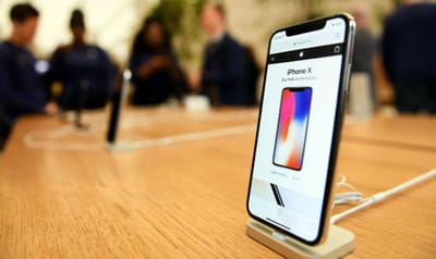 Justiça francesa abre inquérito contra a Apple por suspeita de "obsolescência programada" - TVI