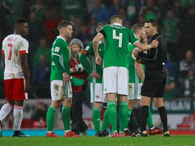 Árbitro admite erro que afastou a Irlanda do Norte do Mundial 2018 - TVI