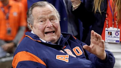 George H. W. Bush acusado de apalpar nádegas de adolescente - TVI