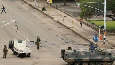 Exército do Zimbabué anuncia detenções de pessoas próximas do presidente - TVI