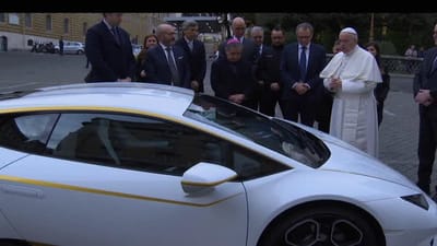 Lamborghini do Papa Francisco leiloado por 715 mil euros - TVI