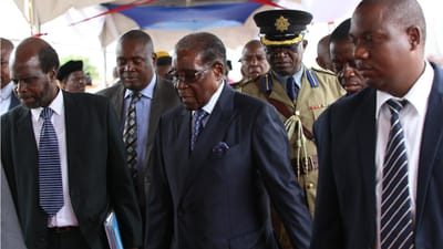 Parlamento do Zimbabué discute destituição de Mugabe - TVI