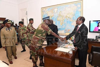 Presidente do parlamento diz que Mugabe entregou carta de demissão - TVI