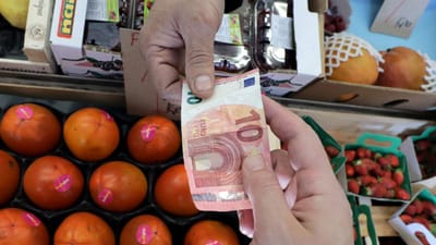 Espanha cria rendimento mínimo garantido para três milhões de pessoas - TVI