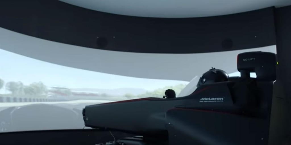 Simulador F1 da Mclaren (reprodução YouTube McLaren)
