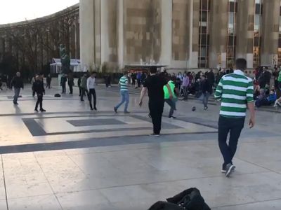VÍDEO: peladinha entre adeptos de PSG e Celtic junto à Torre Eiffel - TVI