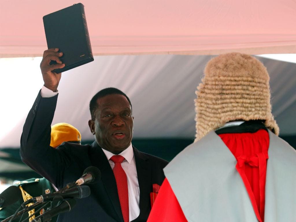 Emmerson Mnangagwa presta juramento como presidente do Zimbabué, Harare, 24 de novembro de 2017
