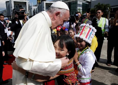 Sem pronunciar rohingya, Papa pede tolerância para todos na Birmânia - TVI
