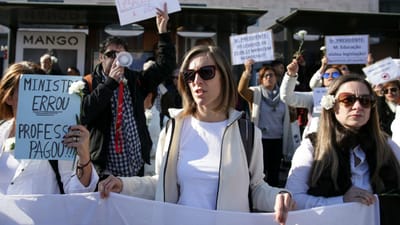 Professores lesados em concurso montam vigília em frente a Belém - TVI