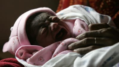 Bebé declarado morto "ressuscita" durante funeral - TVI