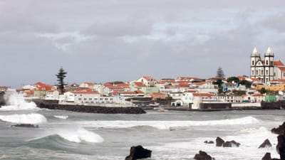 Polícia apreende 36 milhões em cocaína em catamarã nos Açores - TVI