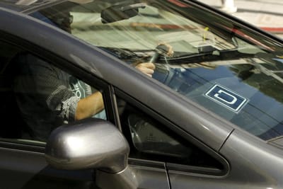 Recurso às ambulâncias diminui nas cidades com Uber - TVI