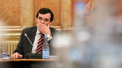 PSD pede demissão do ministro da Saúde - TVI
