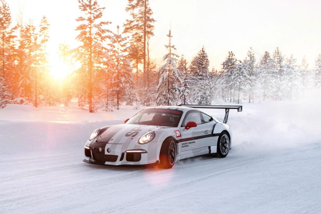 Aprender a conduzir na neve com um Porsche? Aceitamos!