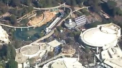 "Apagão" na Disneyland Califórnia deixa pessoas presas nas atrações - TVI