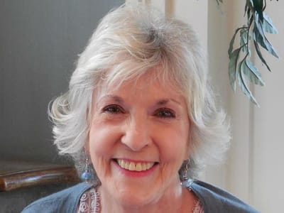 Morreu a escritora norte-americana Sue Grafton - TVI