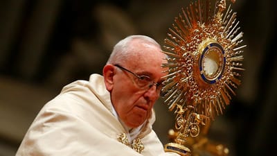 Papa condena guerras e ofensas à vida que causam degradação - TVI