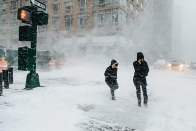 Tempestade de neve leva a estado de emergência em Nova Iorque - TVI