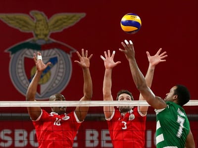 Voleibol: Benfica vence e mantém-se na perseguição do Sporting - TVI
